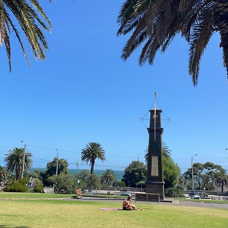 St Kilda Beachfront 2 Bedroom Apartment メルボルン エクステリア 写真