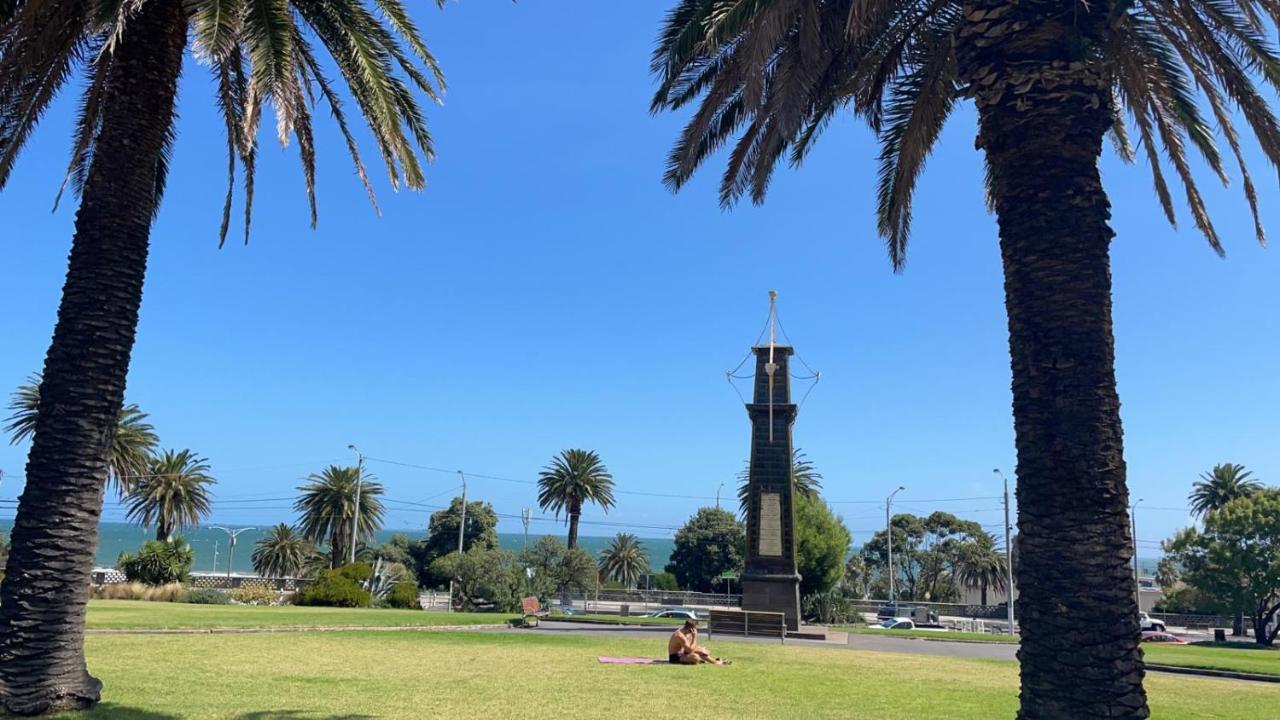 St Kilda Beachfront 2 Bedroom Apartment メルボルン エクステリア 写真